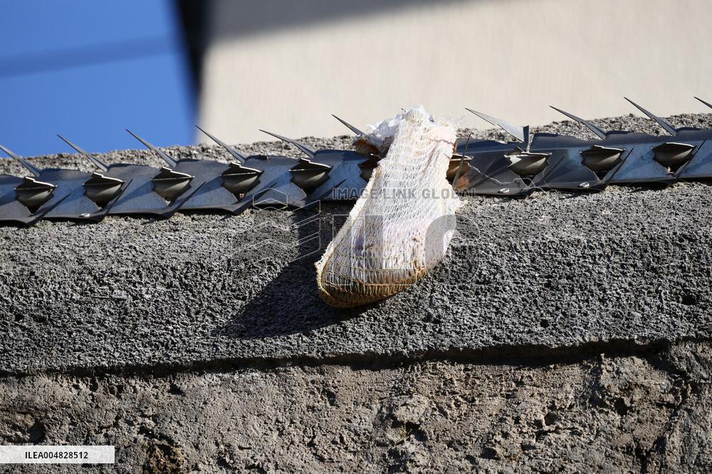 Illustration - La Sante Prison Exterior - Paris