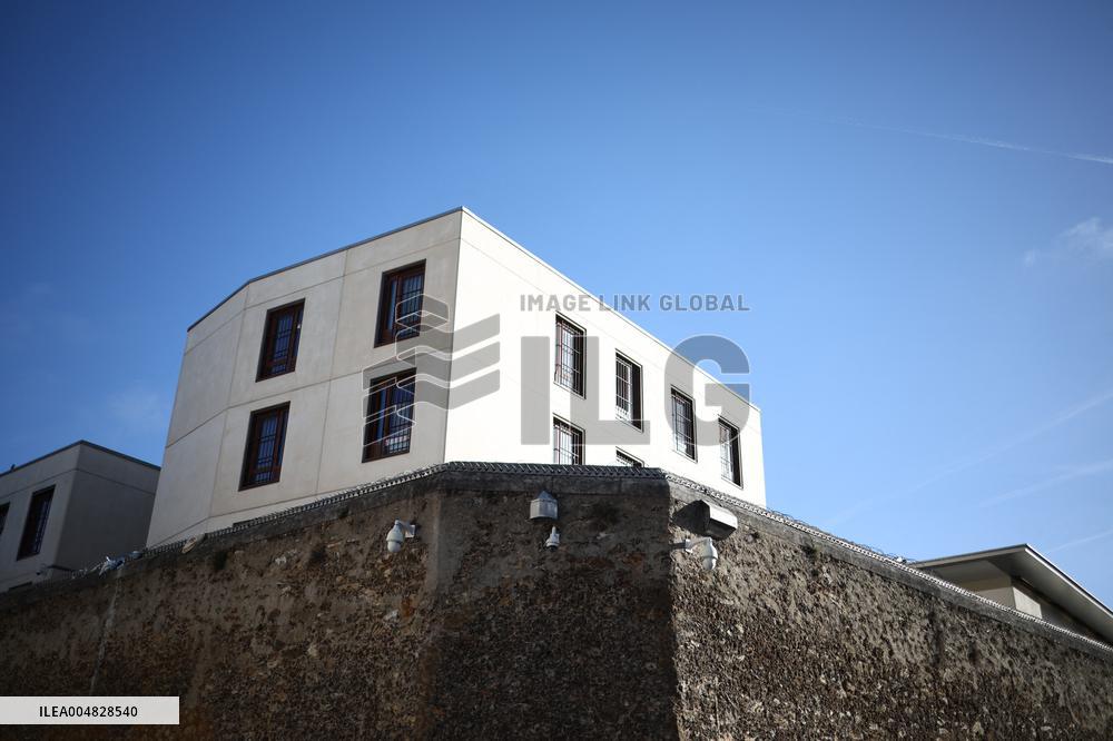 Illustration - La Sante Prison Exterior - Paris