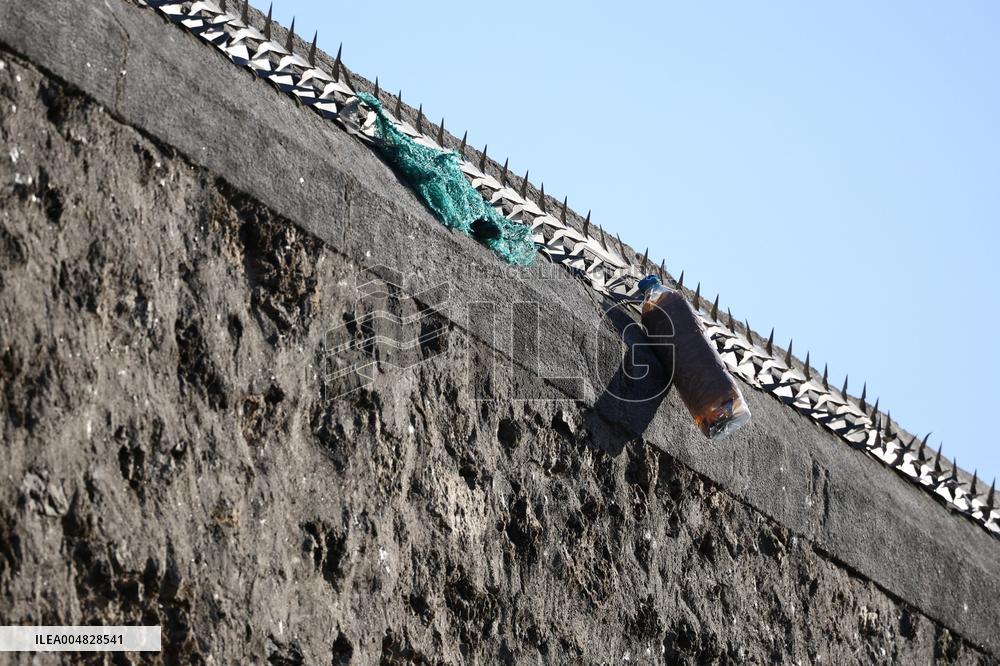 Illustration - La Sante Prison Exterior - Paris