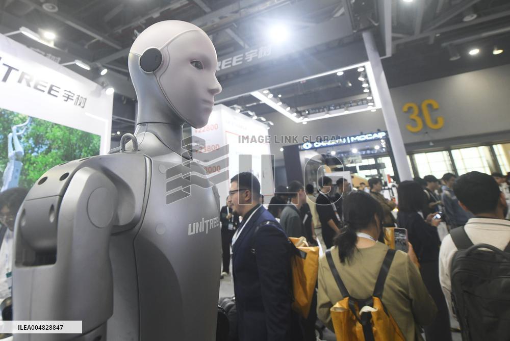 Unitree's First Biomimetic Humanoid Robot H2