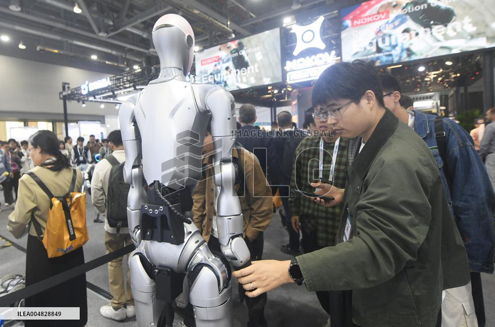 Unitree's First Biomimetic Humanoid Robot H2