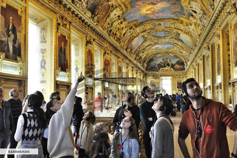 Robbery at the Louvre Museum - French Crown Jewels - Paris