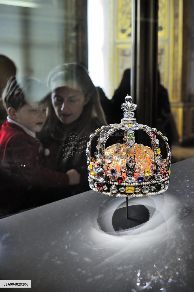 Robbery at the Louvre Museum - French Crown Jewels - Paris