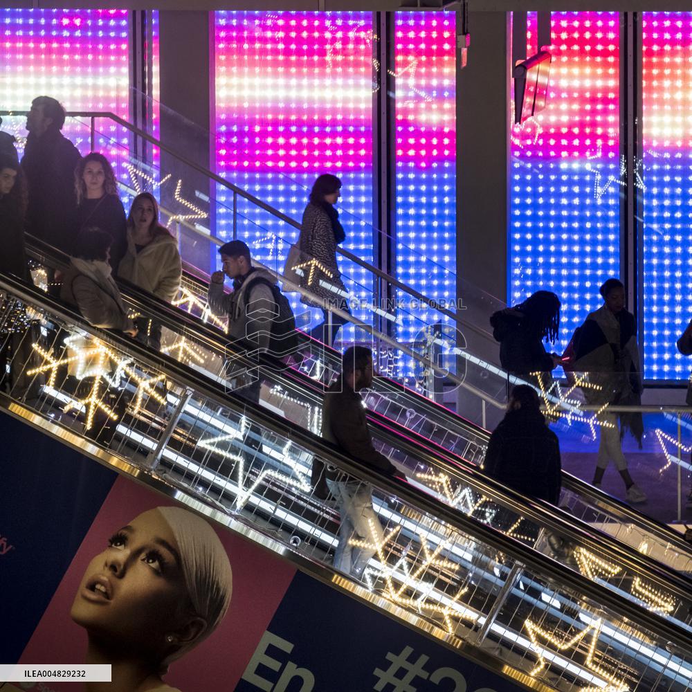 Illustration - Noel in Paris