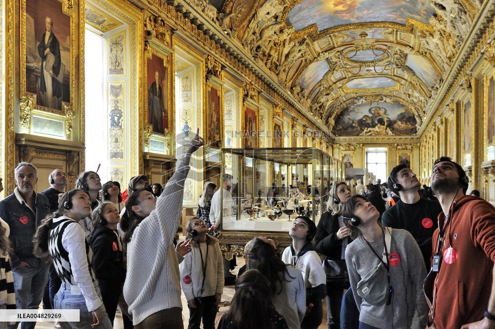 Robbery at the Louvre Museum - French Crown Jewels - Paris