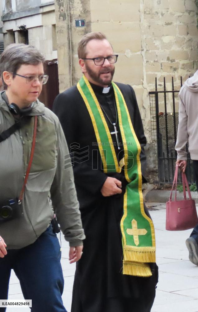 Father Joe Set - Paris