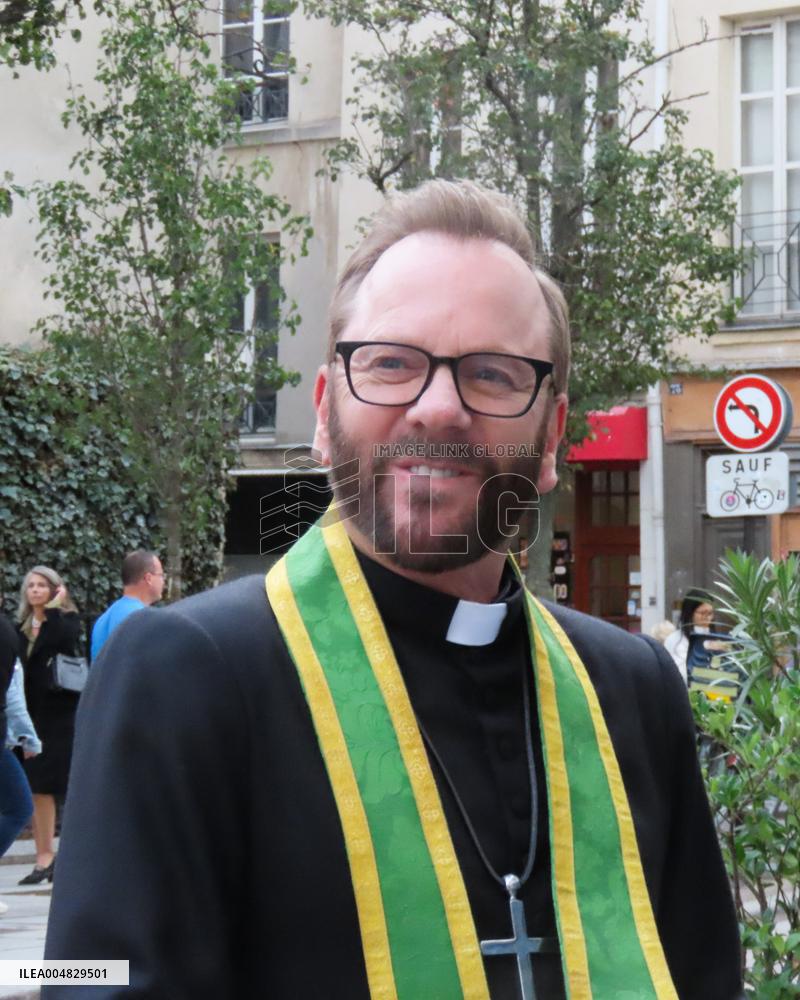 Father Joe Set - Paris