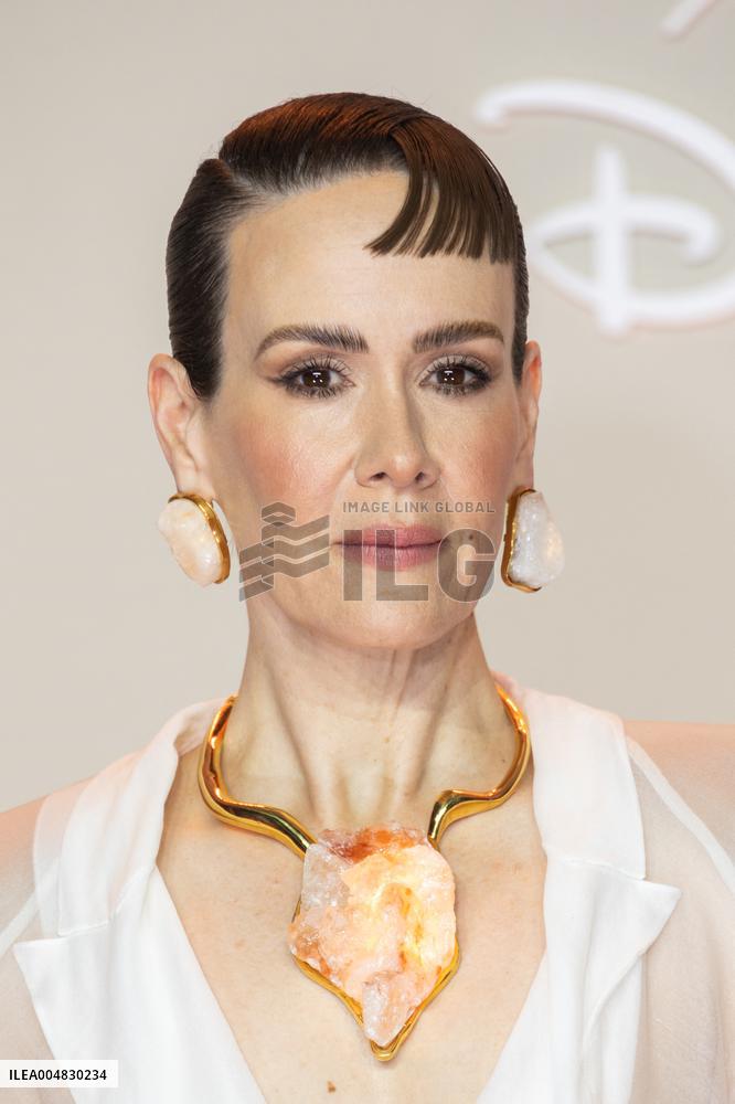 All's Fair Disney+ Paris Serie Premiere NB