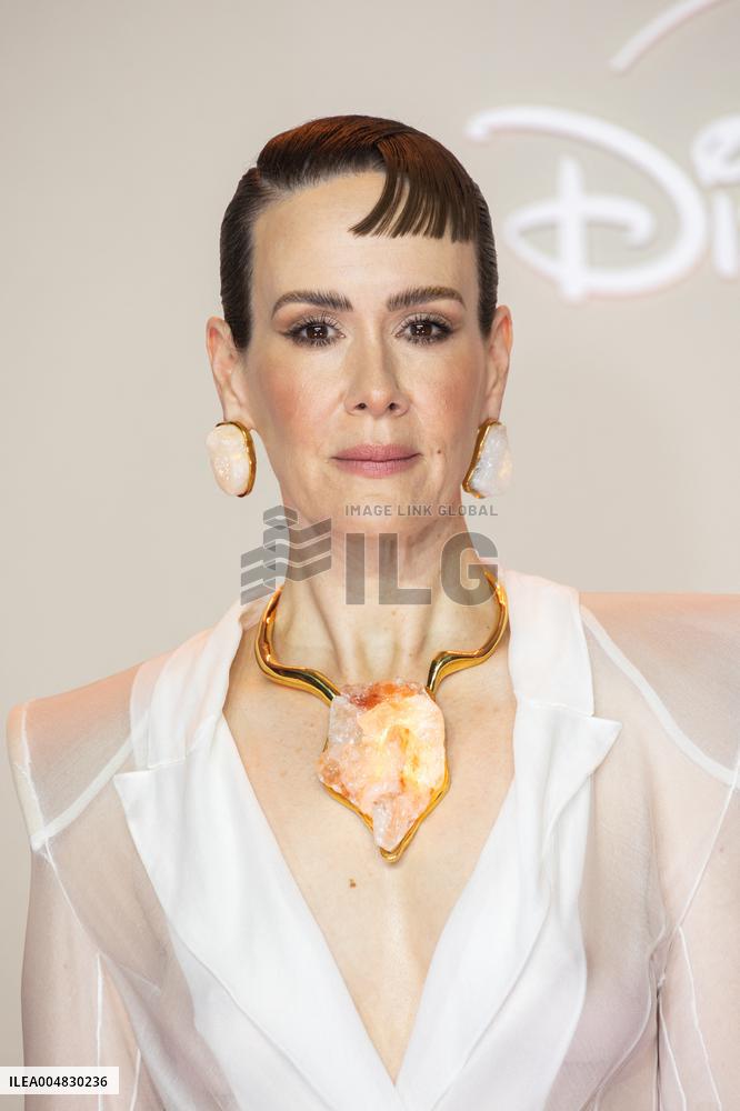 All's Fair Disney+ Paris Serie Premiere NB