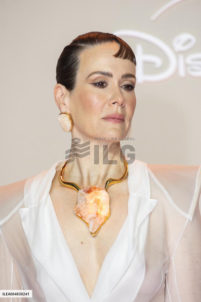 All's Fair Disney+ Paris Serie Premiere NB