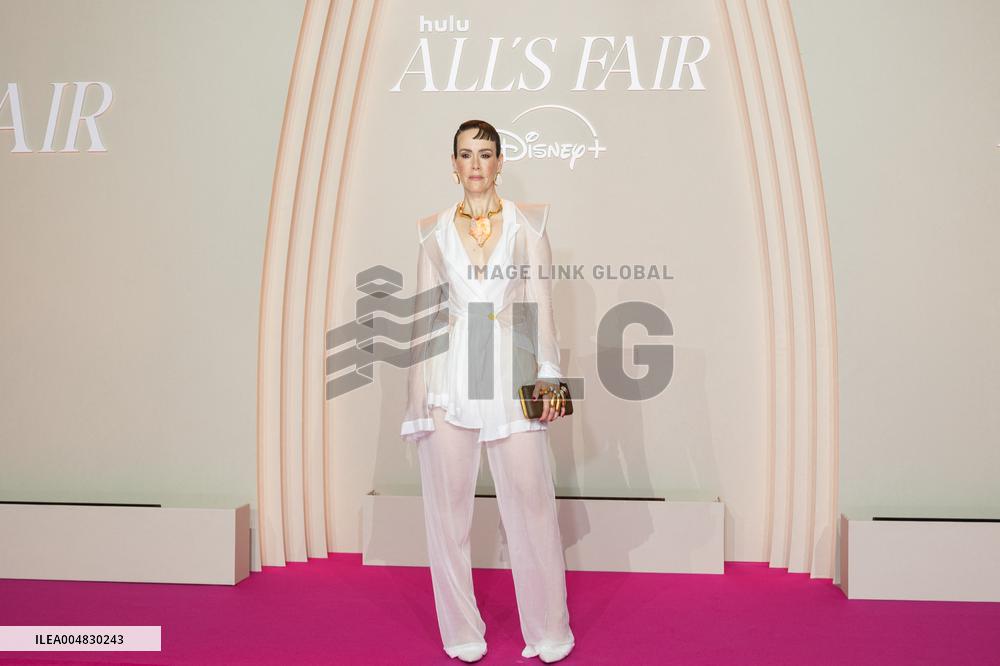 All's Fair Disney+ Paris Serie Premiere NB