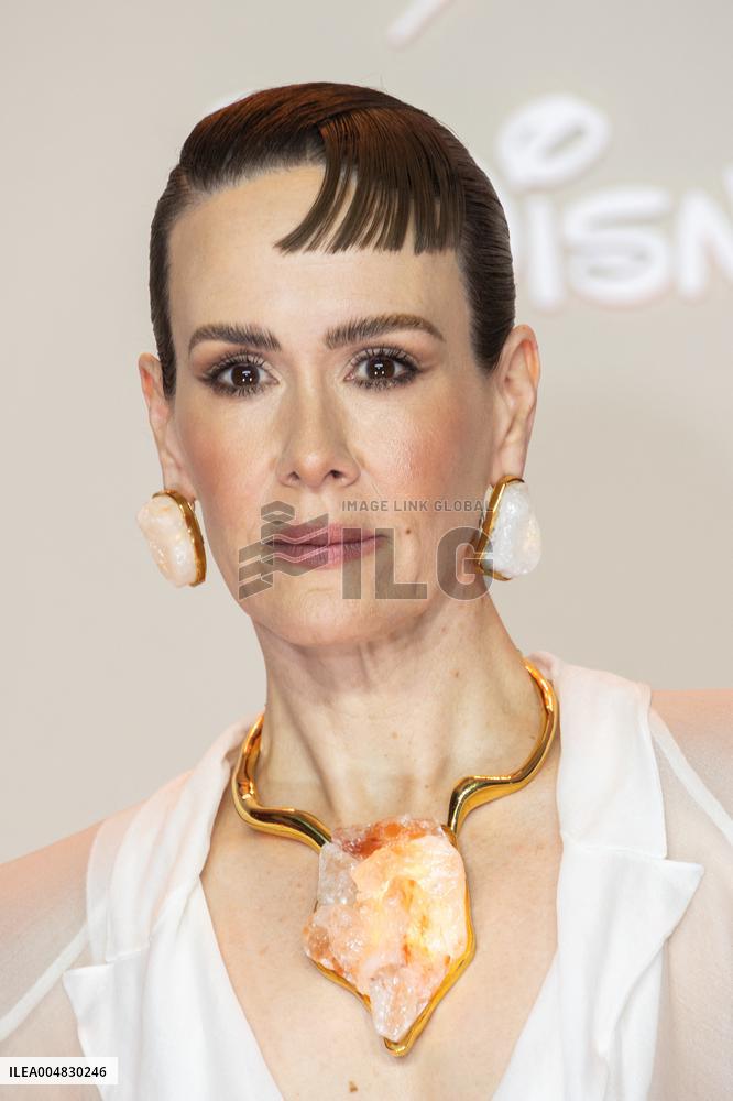 All's Fair Disney+ Paris Serie Premiere NB