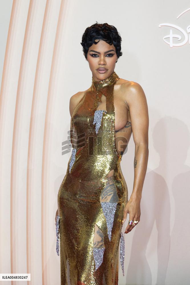 All's Fair Disney+ Paris Serie Premiere NB