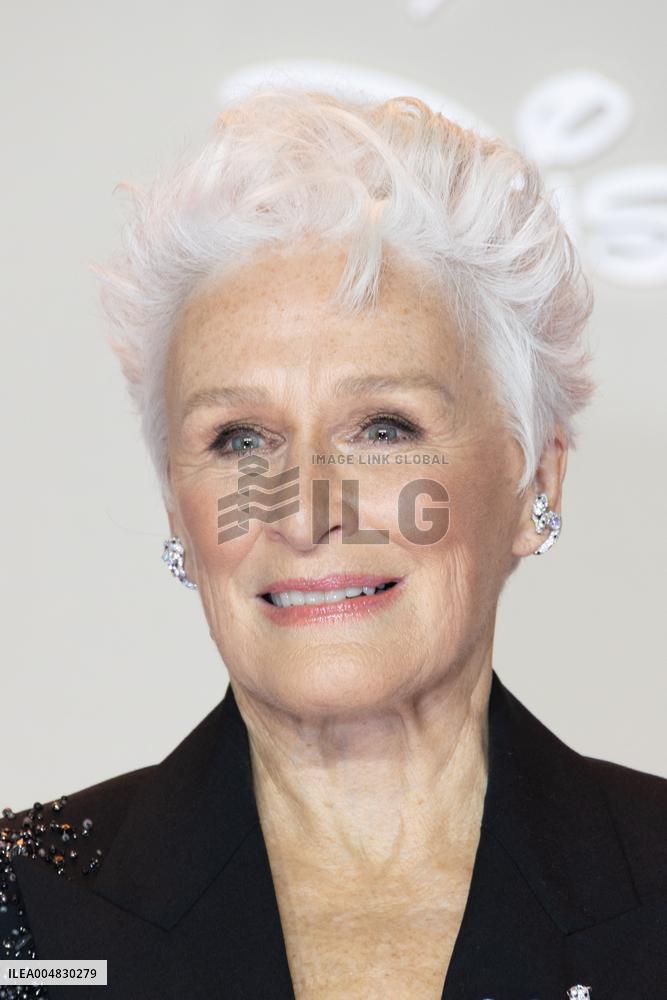 All's Fair Disney+ Paris Serie Premiere NB