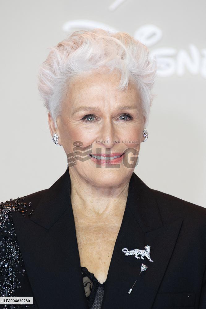 All's Fair Disney+ Paris Serie Premiere NB