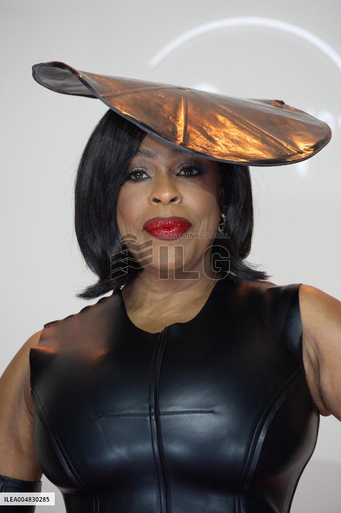 All's Fair Disney+ Paris Serie Premiere NB