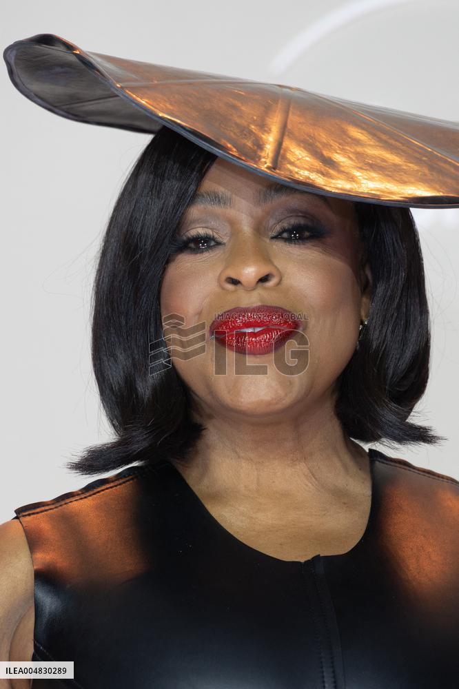 All's Fair Disney+ Paris Serie Premiere NB