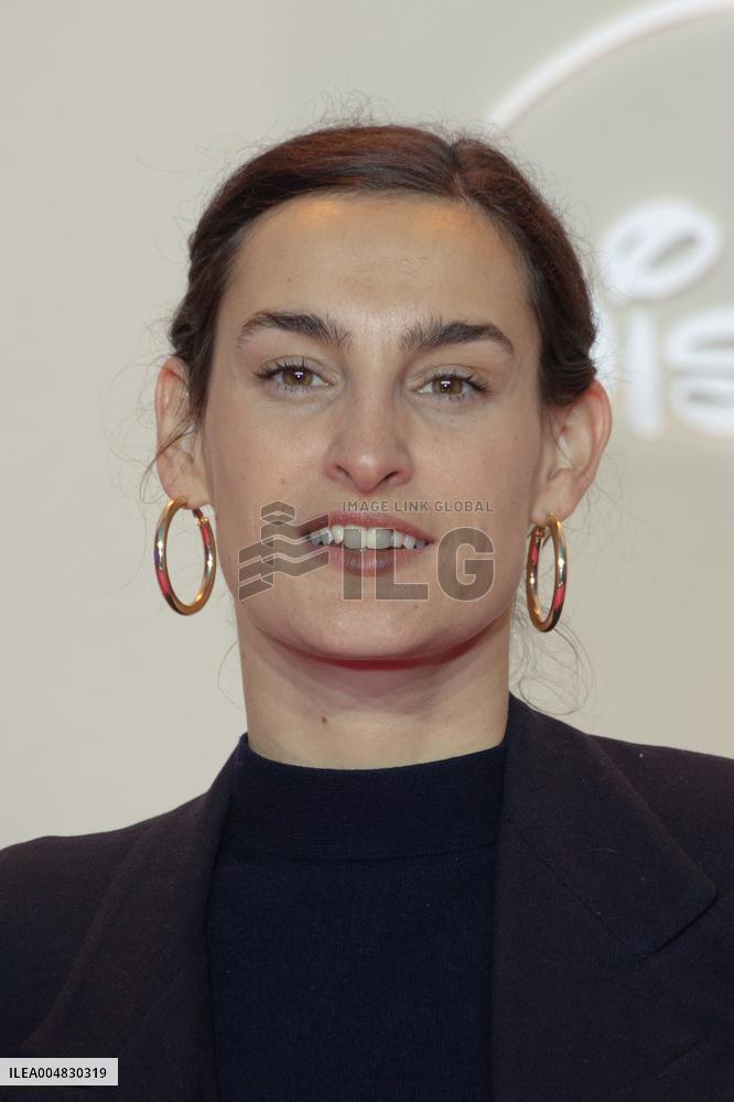 All's Fair Disney+ Paris Serie Premiere NB