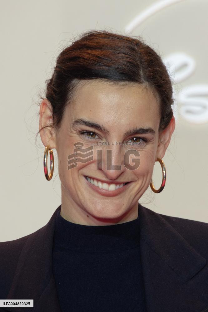 All's Fair Disney+ Paris Serie Premiere NB