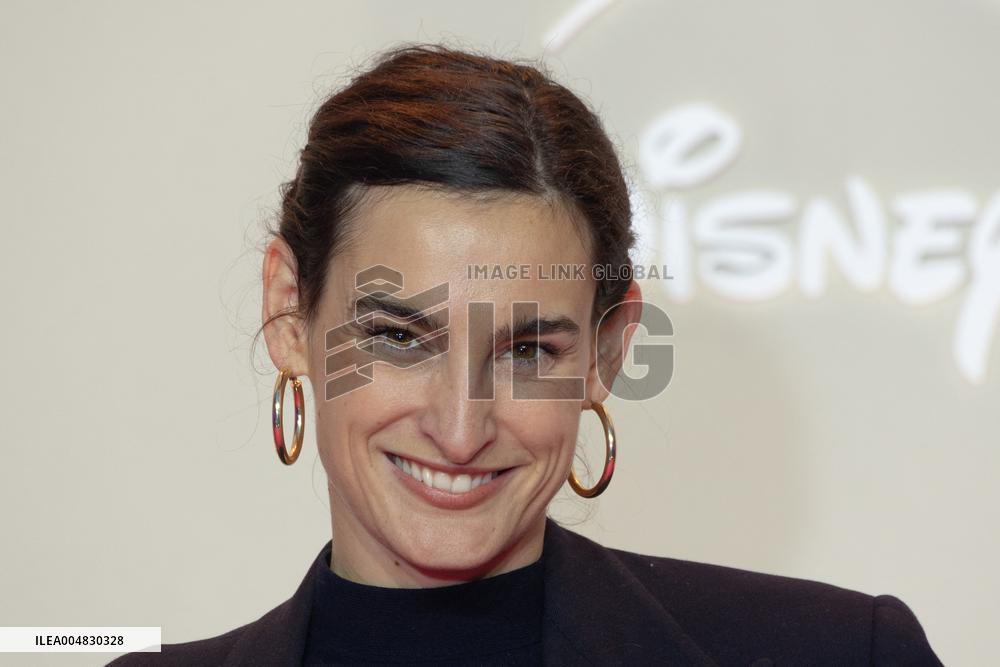 All's Fair Disney+ Paris Serie Premiere NB