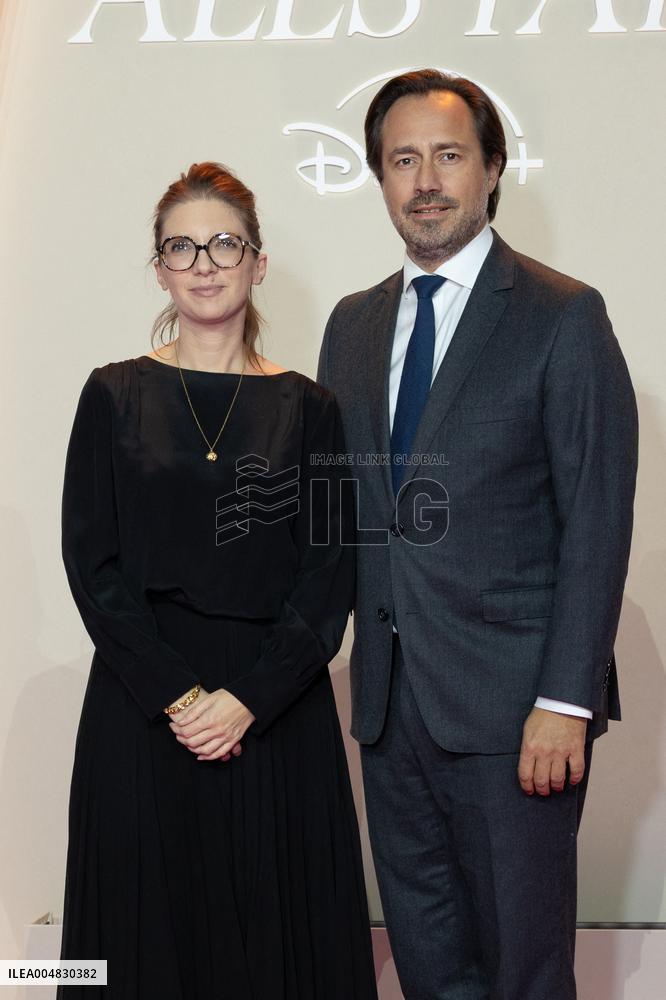 All's Fair Disney+ Paris Serie Premiere NB