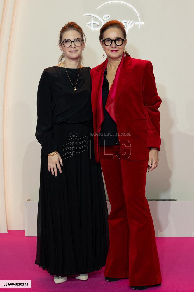 All's Fair Disney+ Paris Serie Premiere NB