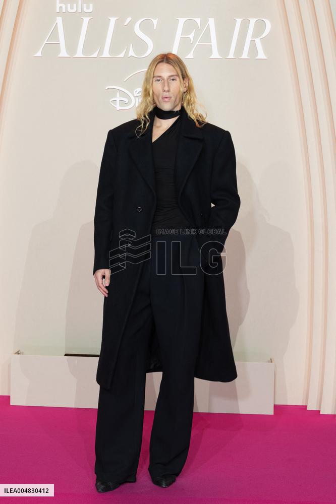 All's Fair Disney+ Paris Serie Premiere NB