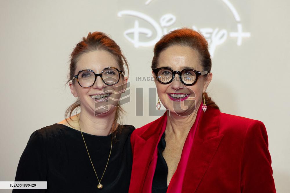 All's Fair Disney+ Paris Serie Premiere NB