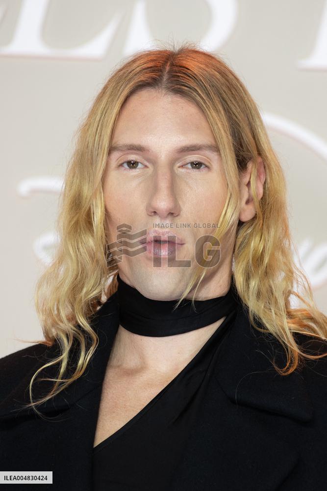 All's Fair Disney+ Paris Serie Premiere NB