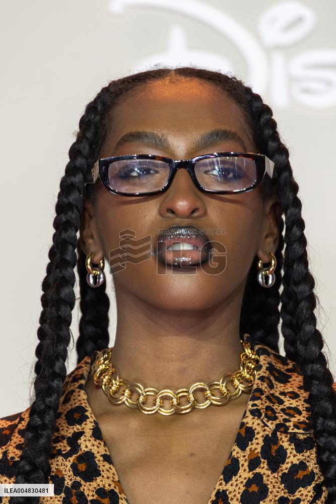 All's Fair Disney+ Paris Serie Premiere NB