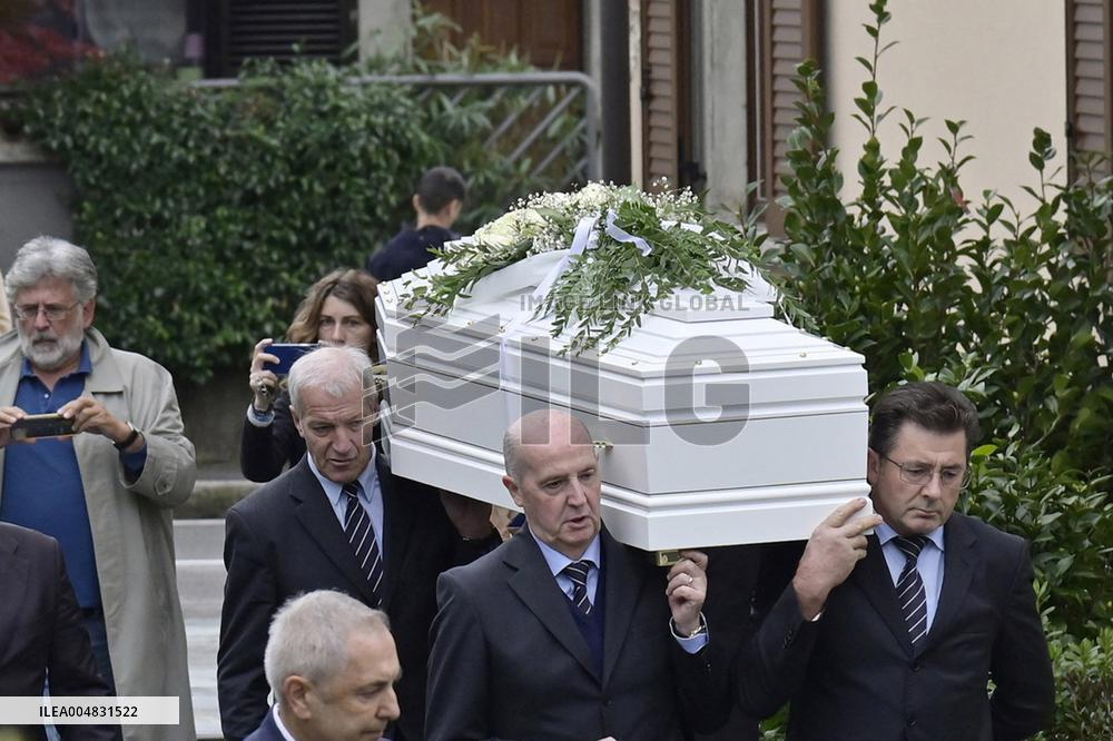 Pamela Genini Funeral Service Held - Ital