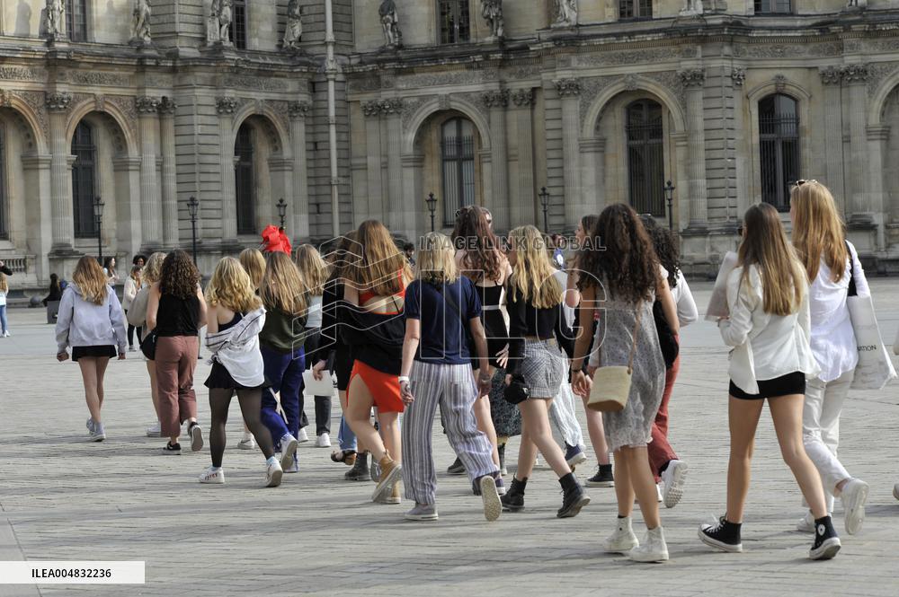 Illustration - Louvre - Paris