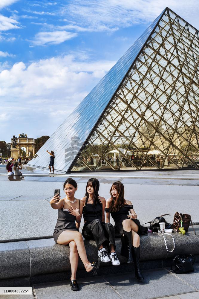 Illustration - Louvre - Paris