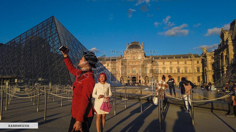 Illustration - Louvre - Paris
