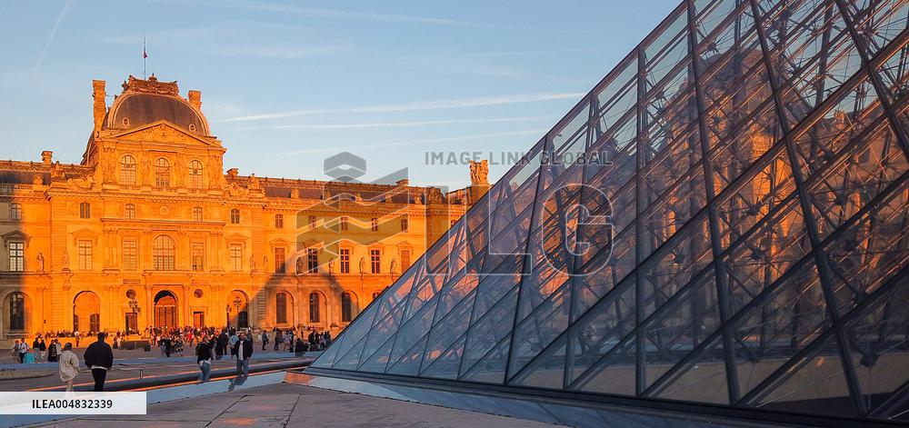Illustration - Louvre - Paris
