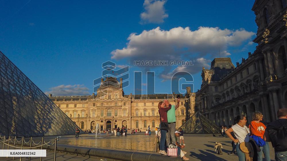 Illustration - Louvre - Paris