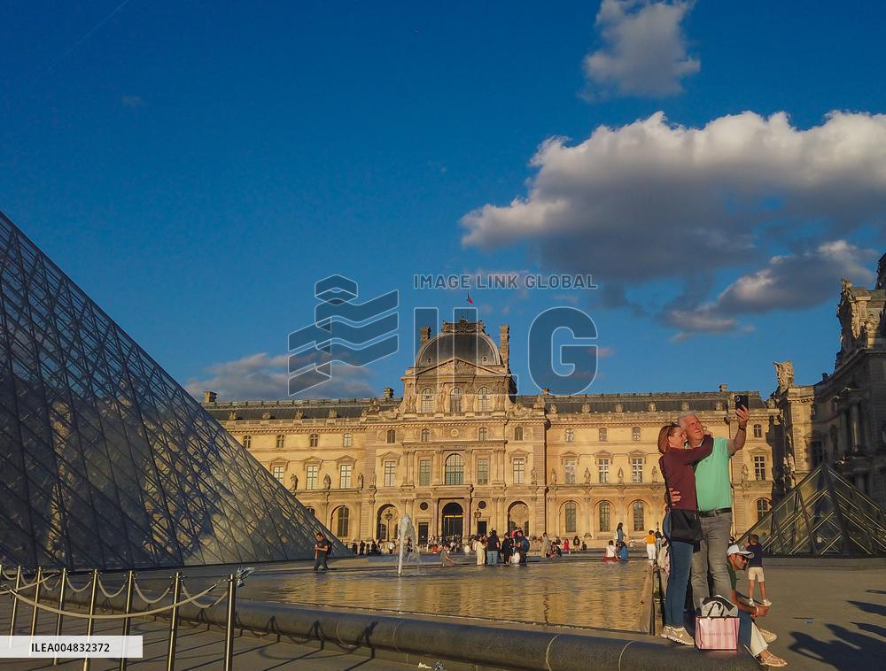 Illustration - Louvre - Paris