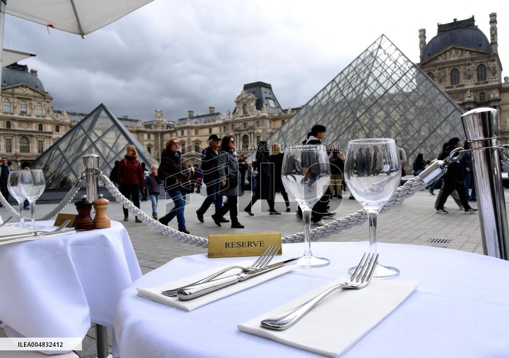 Louvre Museum Reopened Three Days After The Burglary - Paris