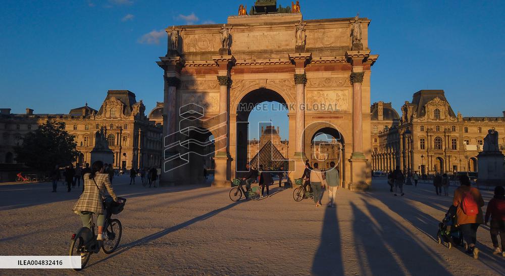 Illustration - Louvre - Paris