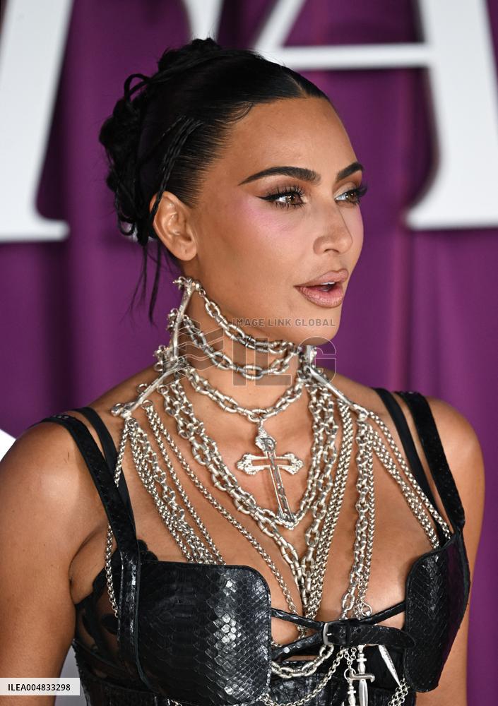 All s Fair Premiere - London