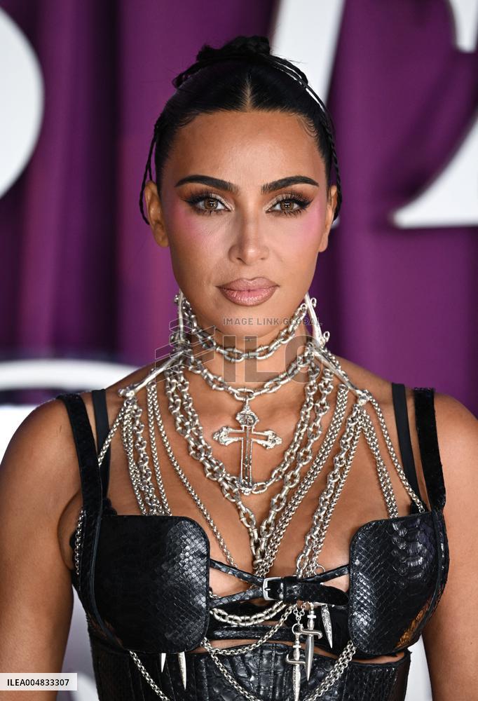 All s Fair Premiere - London