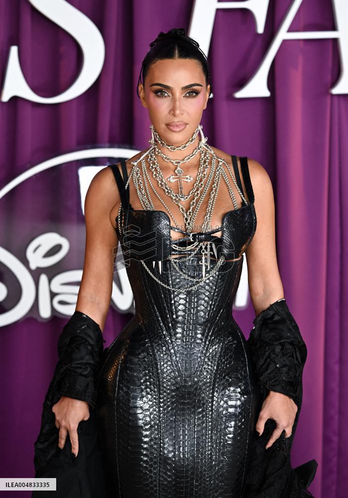 All s Fair Premiere - London