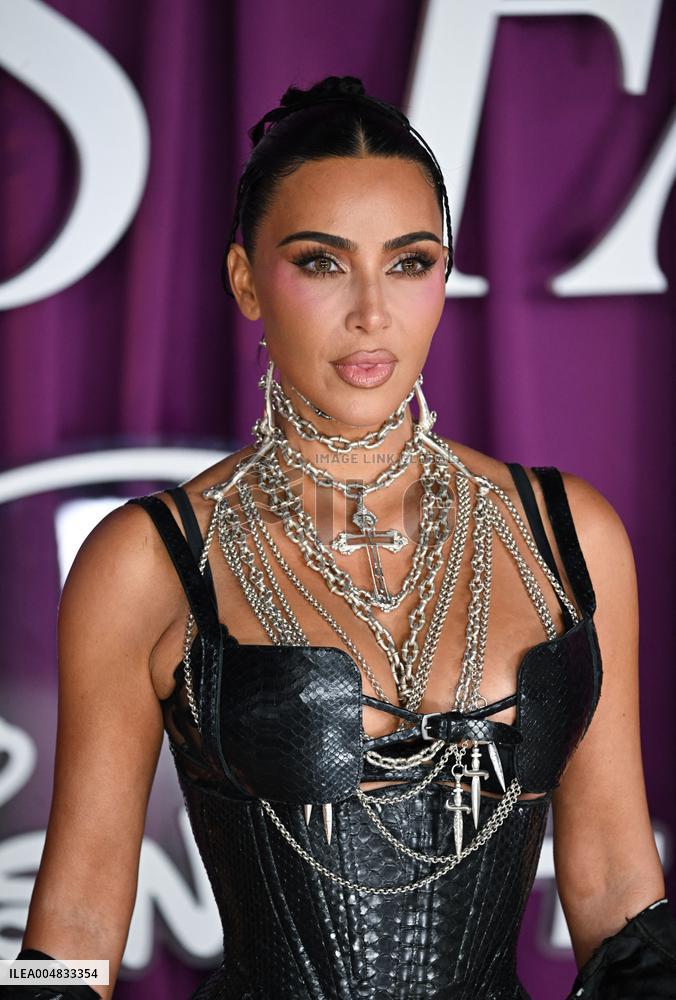 All s Fair Premiere - London