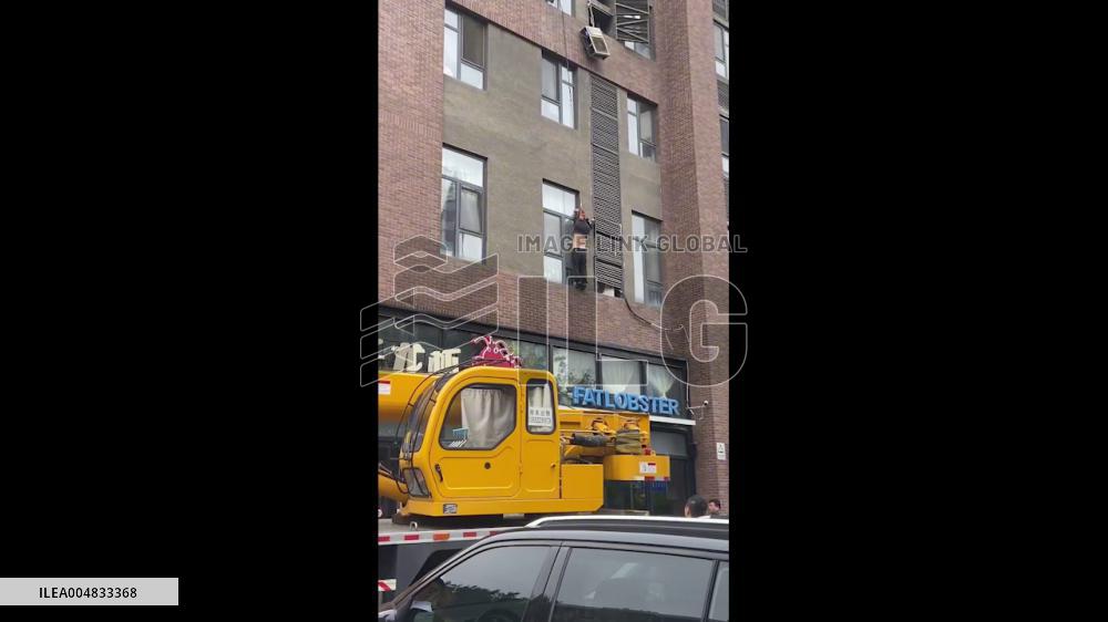 China: Crane Driver Rescues Dangling Worker in Beijing’s Fengtai District