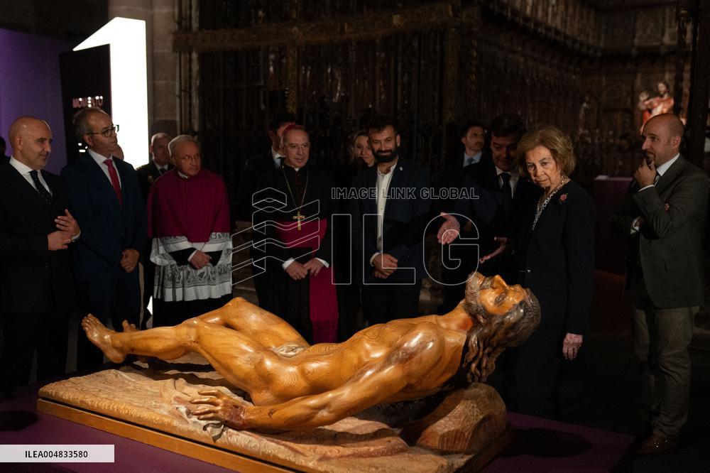 Queen Sofia Attends Esperanza Exhibition - Zamora