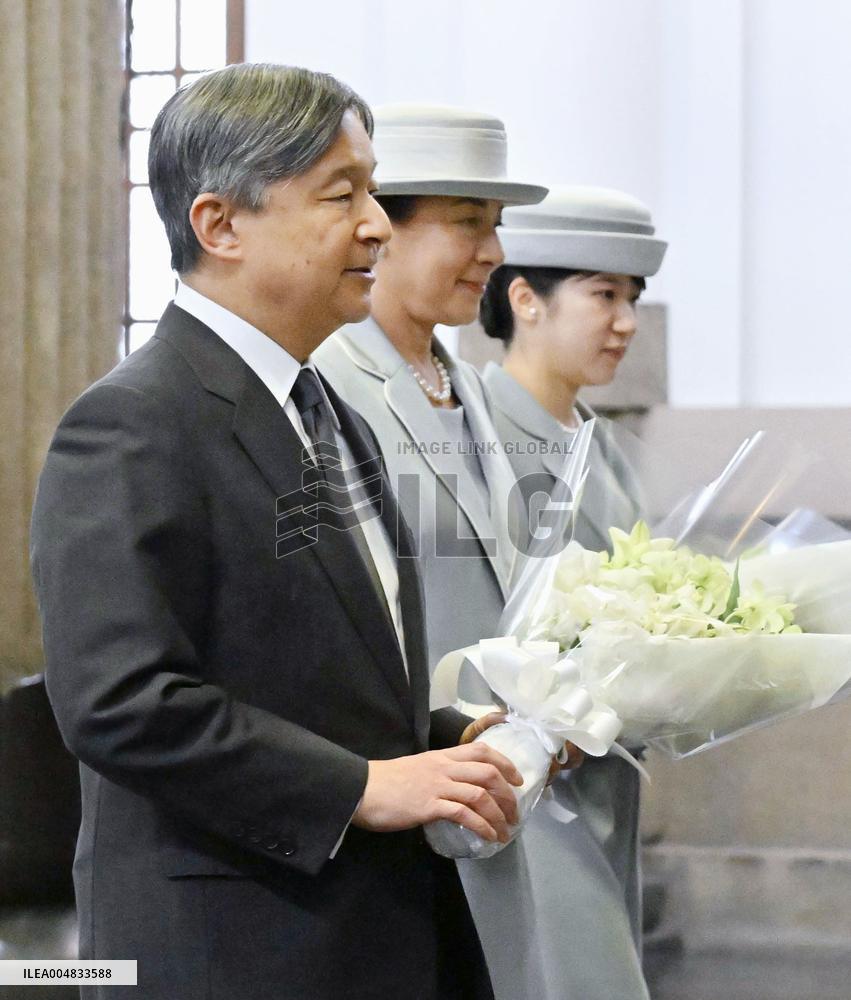Emperor visits WWII victim memorial hall in Tokyo