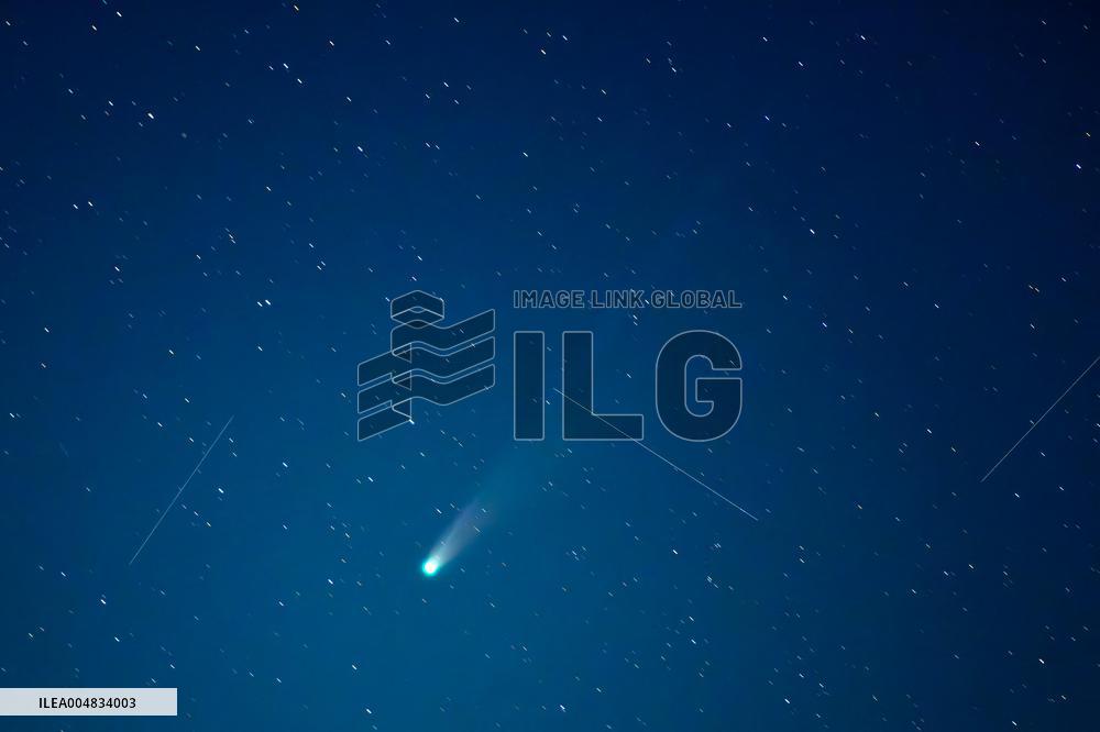 Comet C/2025 A6 Lemmon Illustrations - China