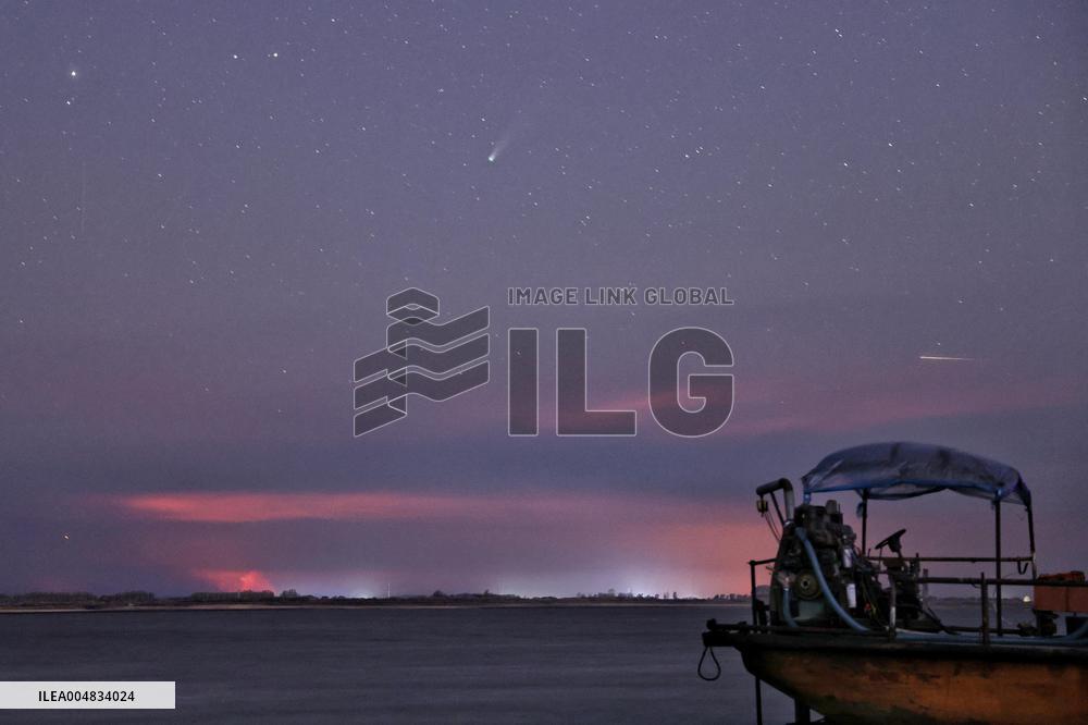 Comet C/2025 A6 Lemmon Illustrations - China