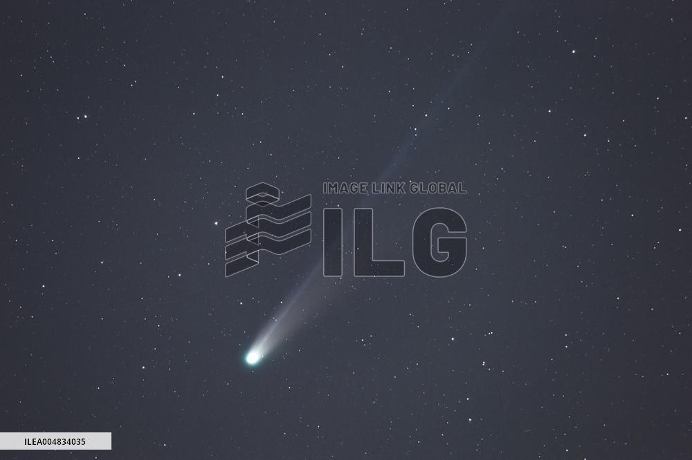 Comet C/2025 A6 Lemmon Illustrations - China