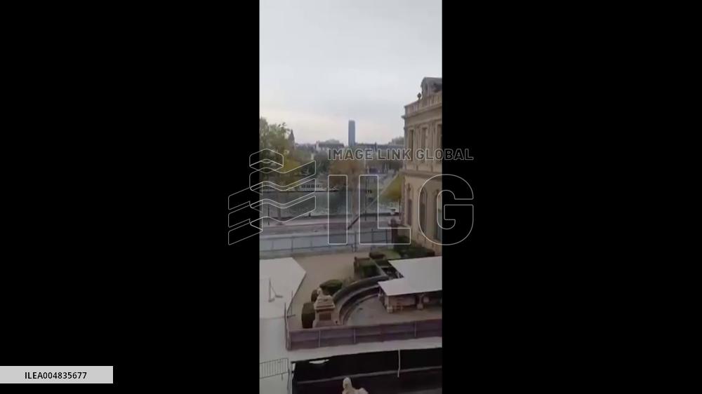 France: Video Shows Robbers Fleeing Louvre Using Vehicle-Mounted Ladder